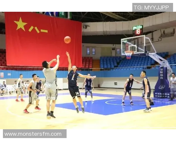 双栖球星闪耀绿茵与赛场足球激情篮球魅力同辉