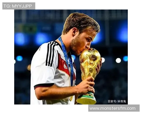 洛佩兹到洛卡特尔：探讨名字中带洛的足球球星与他们的传奇故事