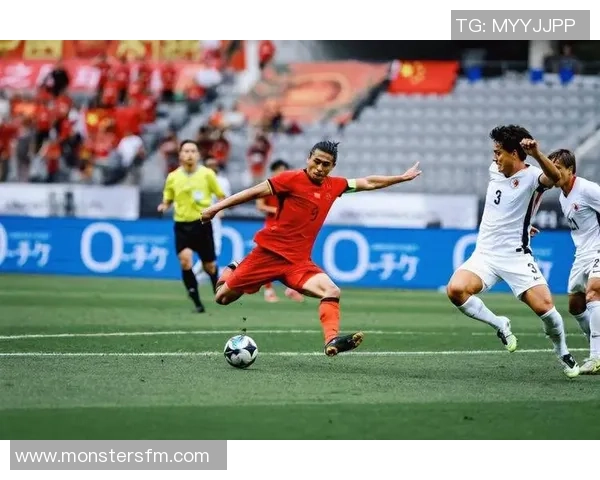 球星儿子在足球比赛中遭遇恶意犯规受伤引发热议