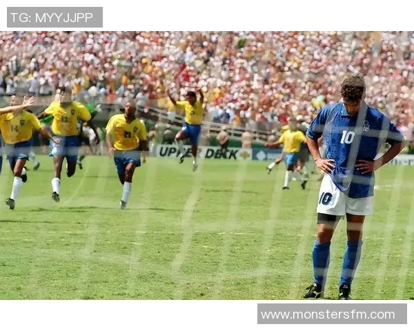 足球球星34岁:巅峰时期依旧闪耀足坛的传奇之路 足球球星34岁:巅峰时期依旧闪耀足坛的传奇之路